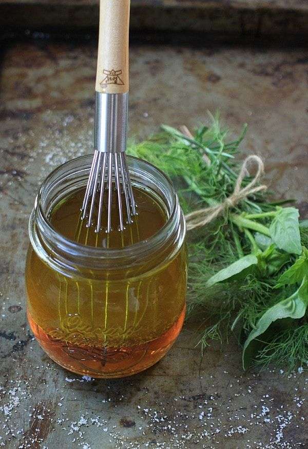 Easy Homemade Vinaigrette + 5 Reasons to Ditch Store Bought Dressings ...