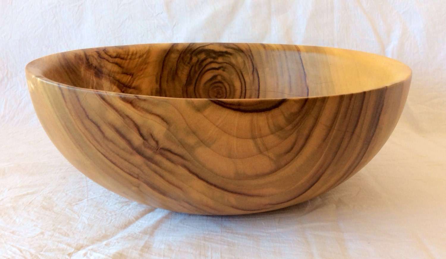 Extra Large wooden salad bowl. Quality craftsmanship to last a