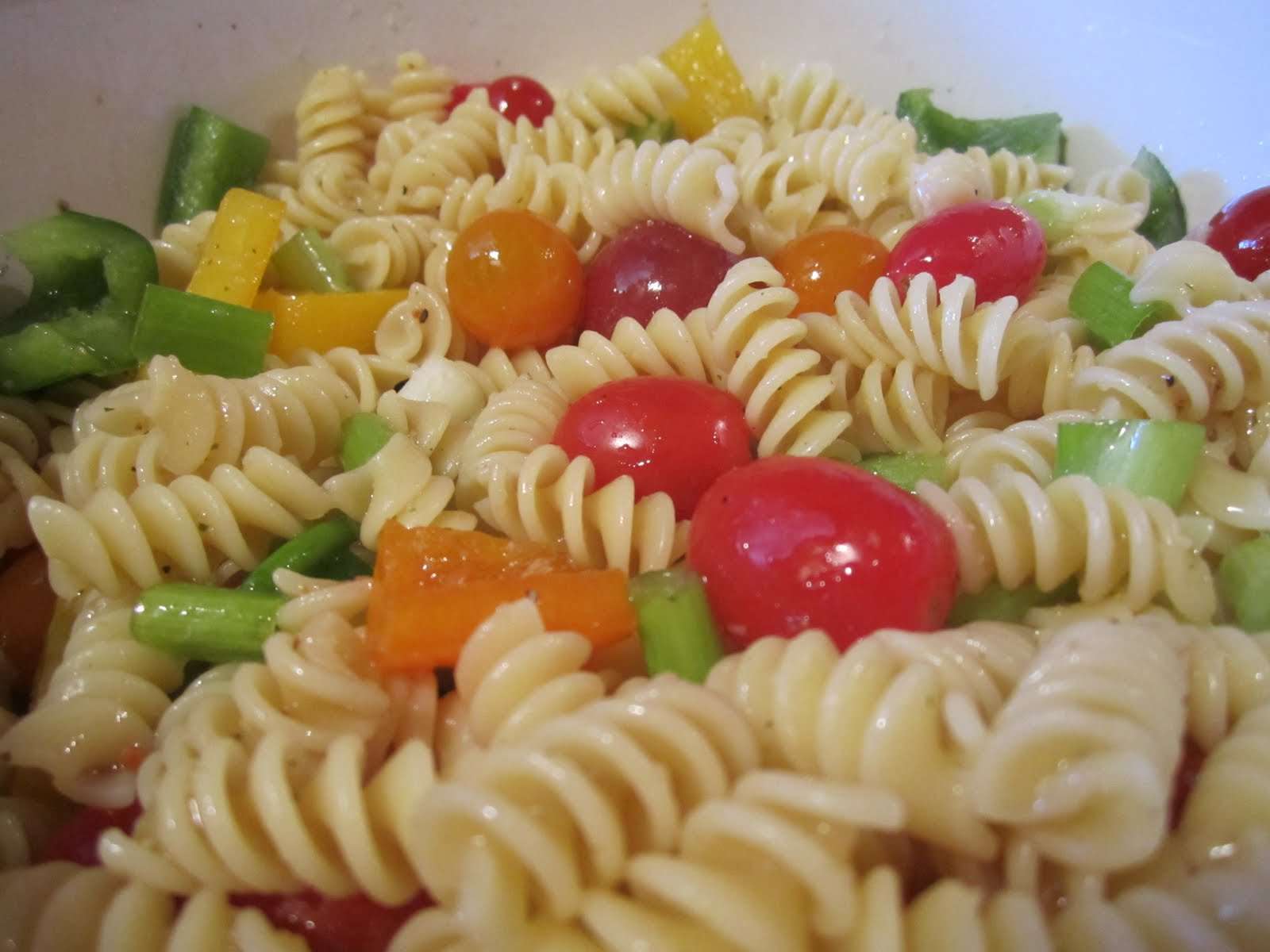 How to Make a Cold Pasta Salad {Recipe}