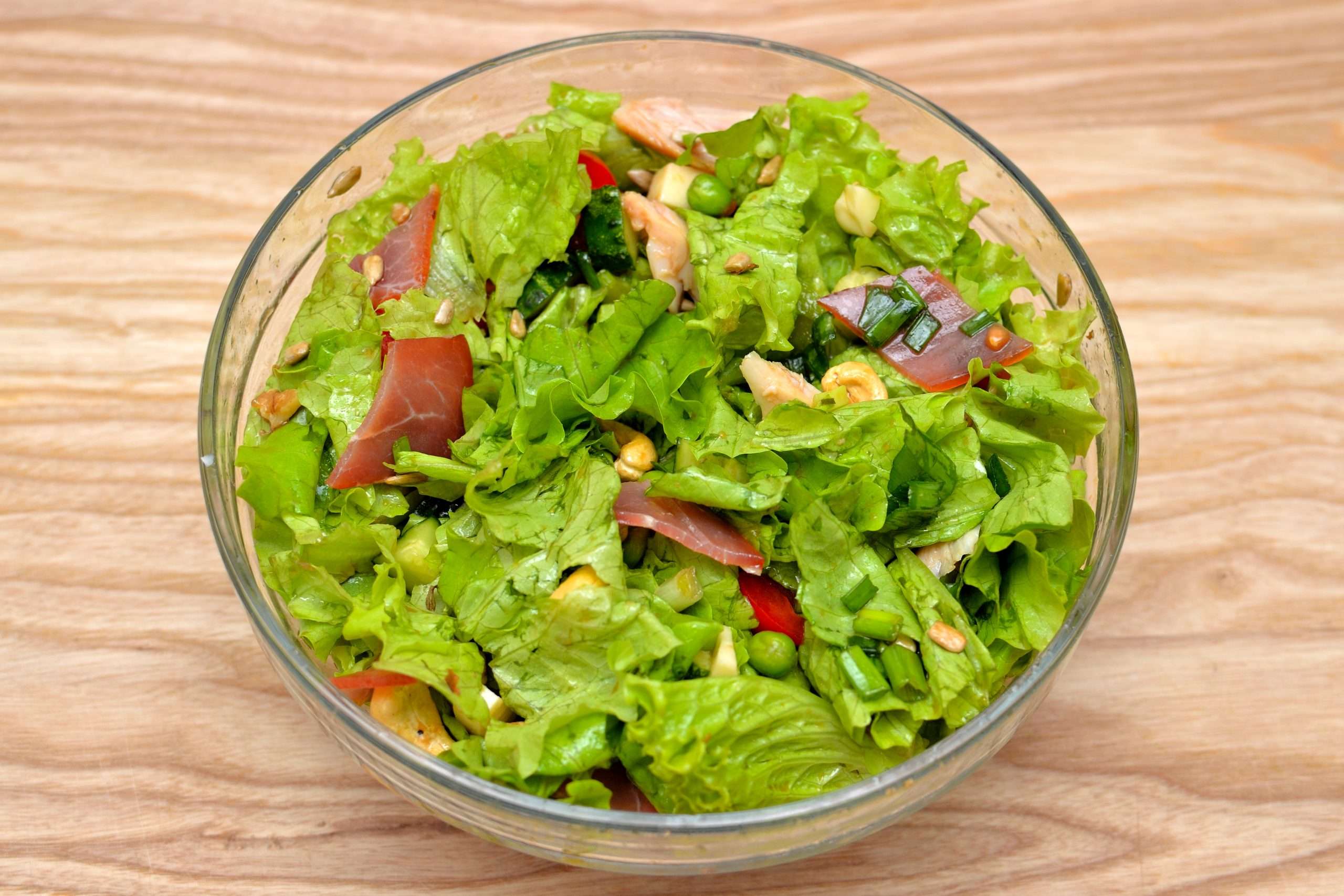How to Make a Healthy Salad that Tastes Good: 8 Steps