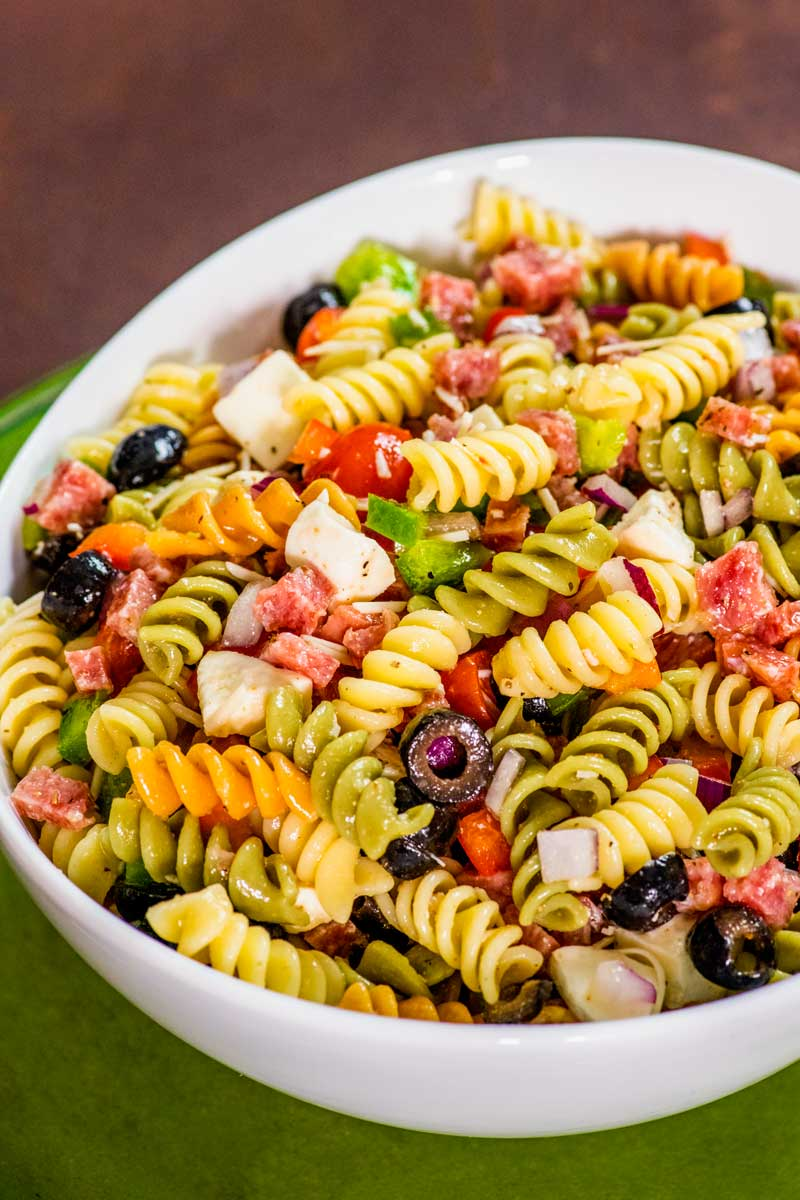 Italian Pasta Salad! This easy cold Italian pasta salad packs a ton of ...