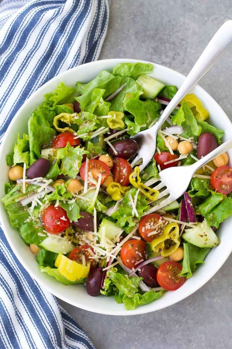 Italian Salad, easy enough for a weeknight and the best side salad to ...
