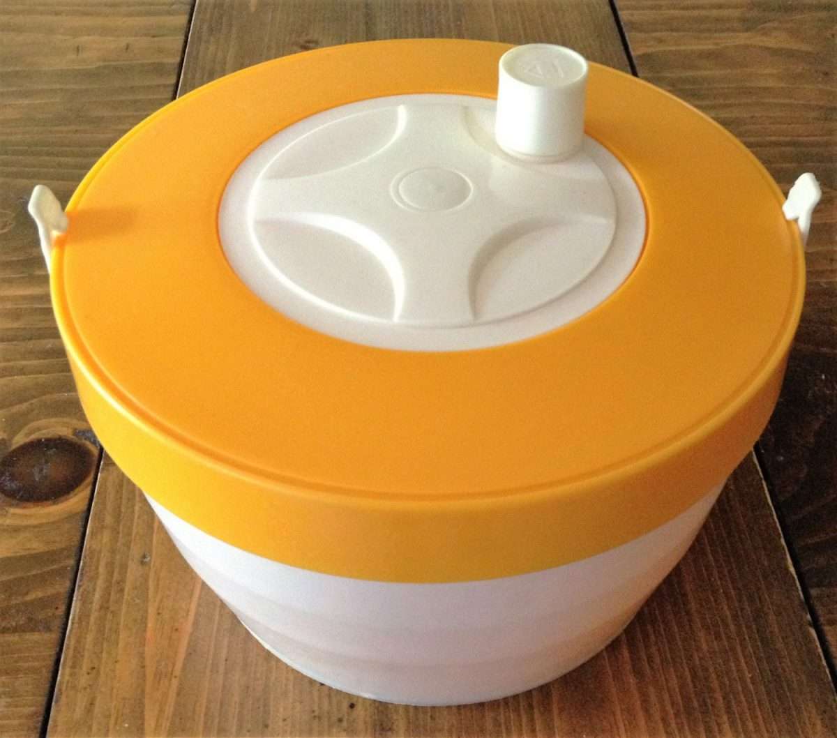 Vintage Made in USA Hoan White and Yellow Salad Spinner