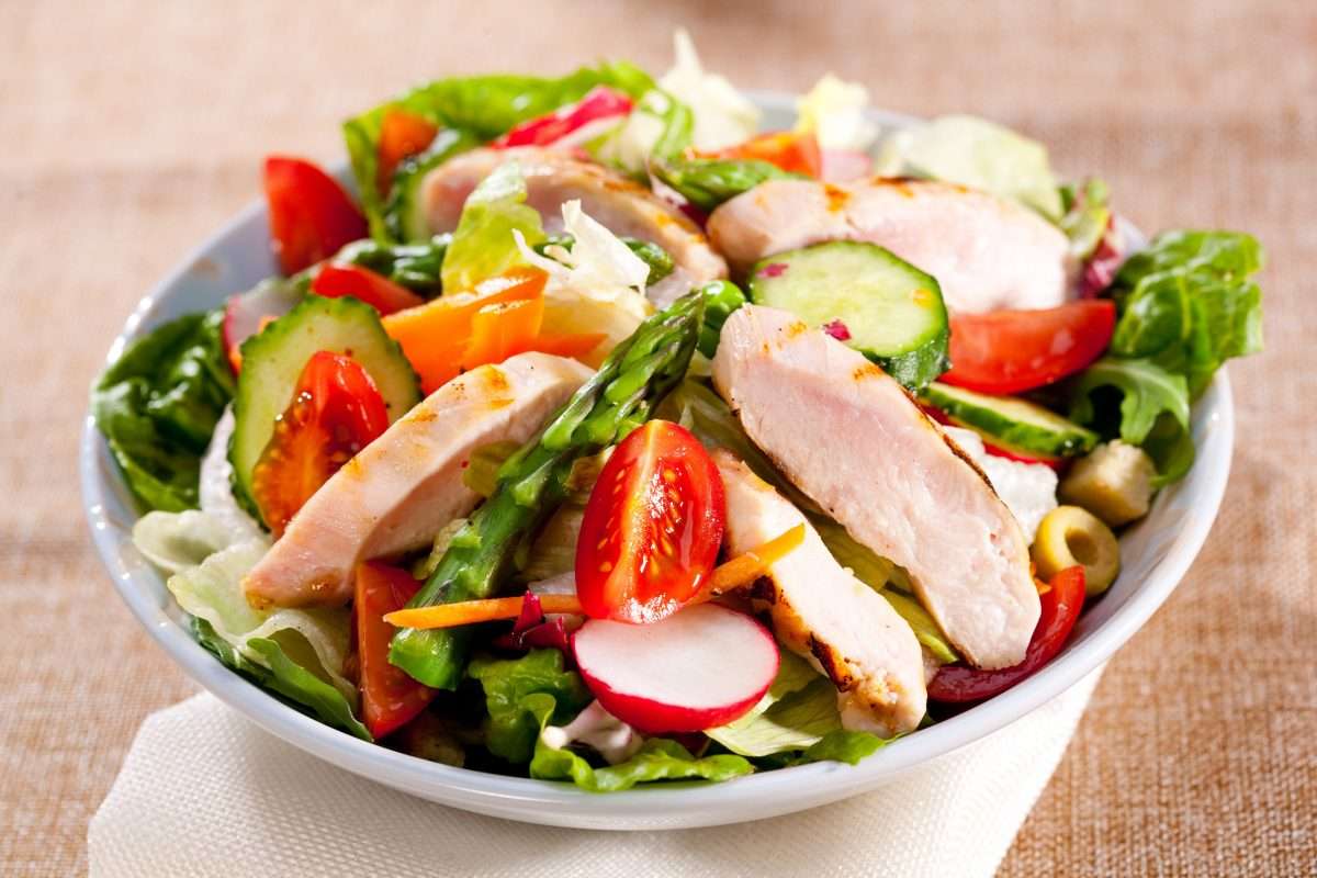 What Goes With Chicken Salad? 5 Delicious Ideas